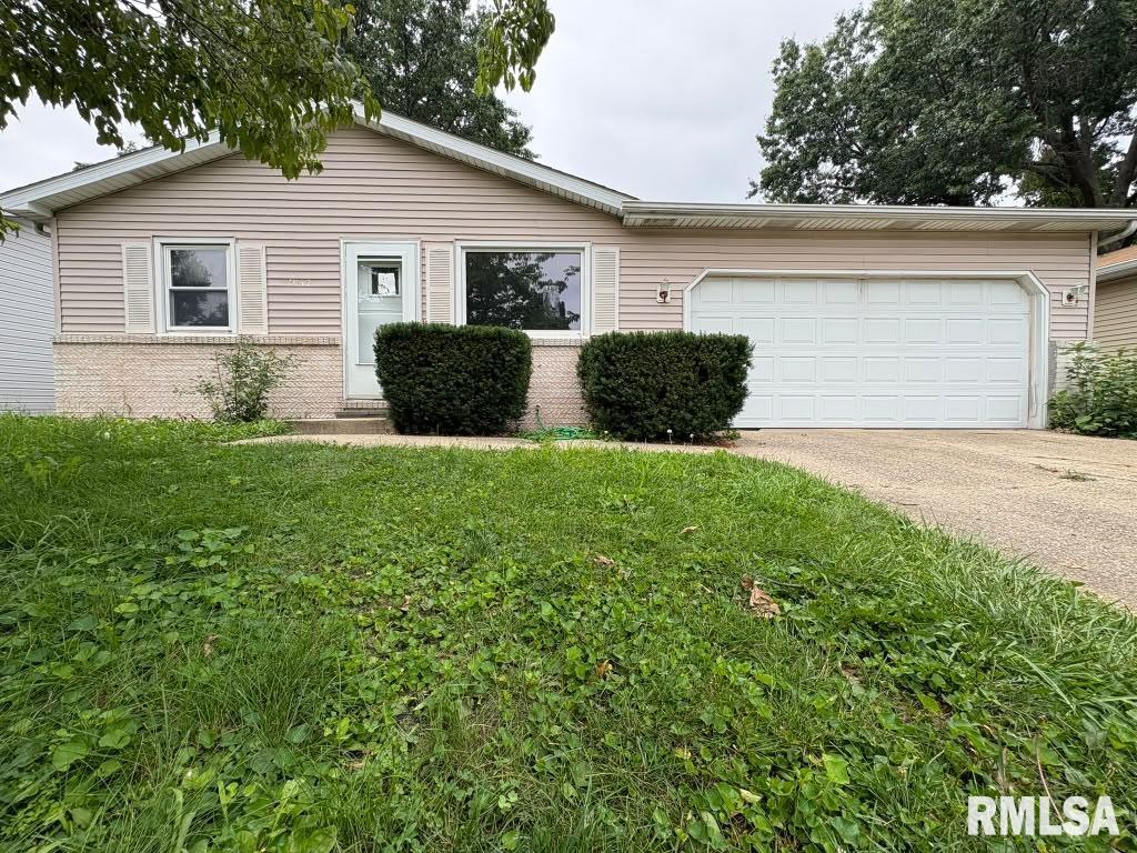 2043 Scarborough Road Springfield, IL 62702 - Photo 1 of 31