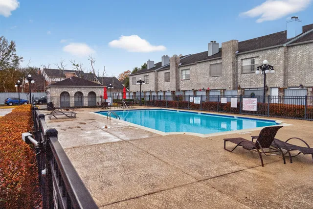 $1,750 | 562 Wilcrest Drive, Unit 562, Houston, TX 77042