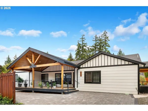 $1,999,950 | 8955 Southwest Club Meadow Lane, Portland, OR 97225