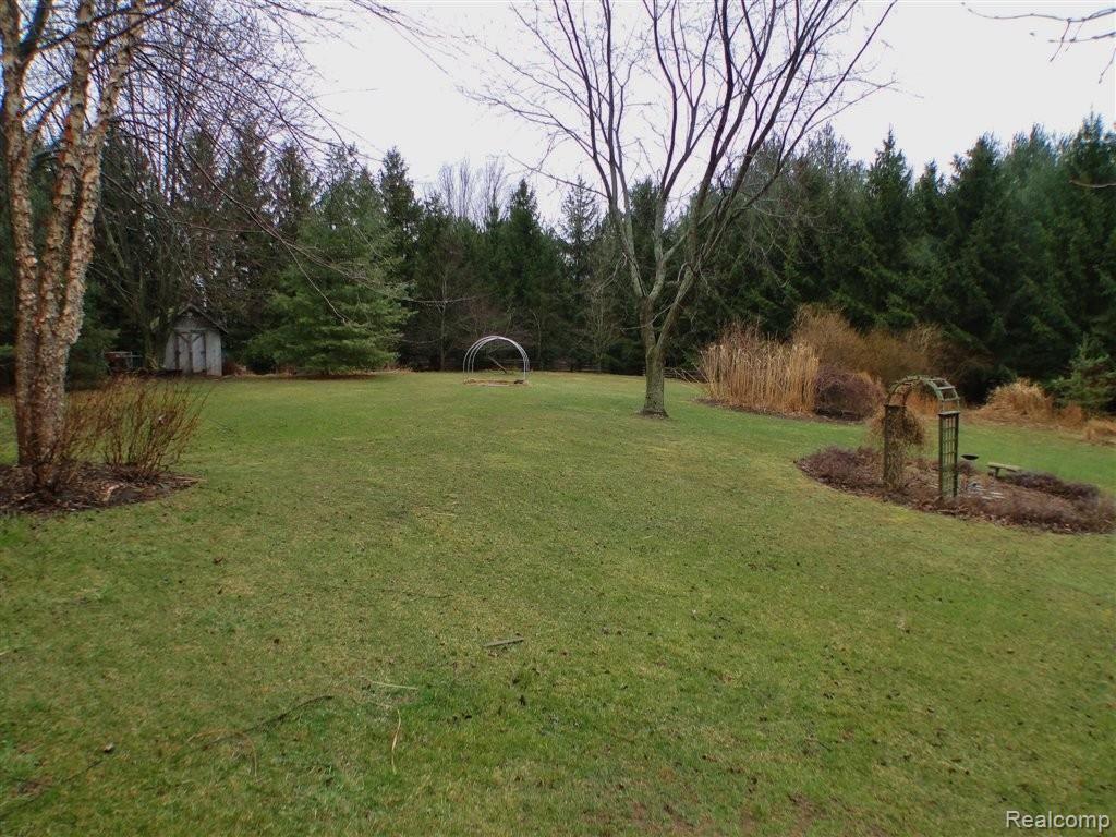3080 Mitchell Road Holly, MI 48442 - Photo 14 of 14 Back yard.JPG