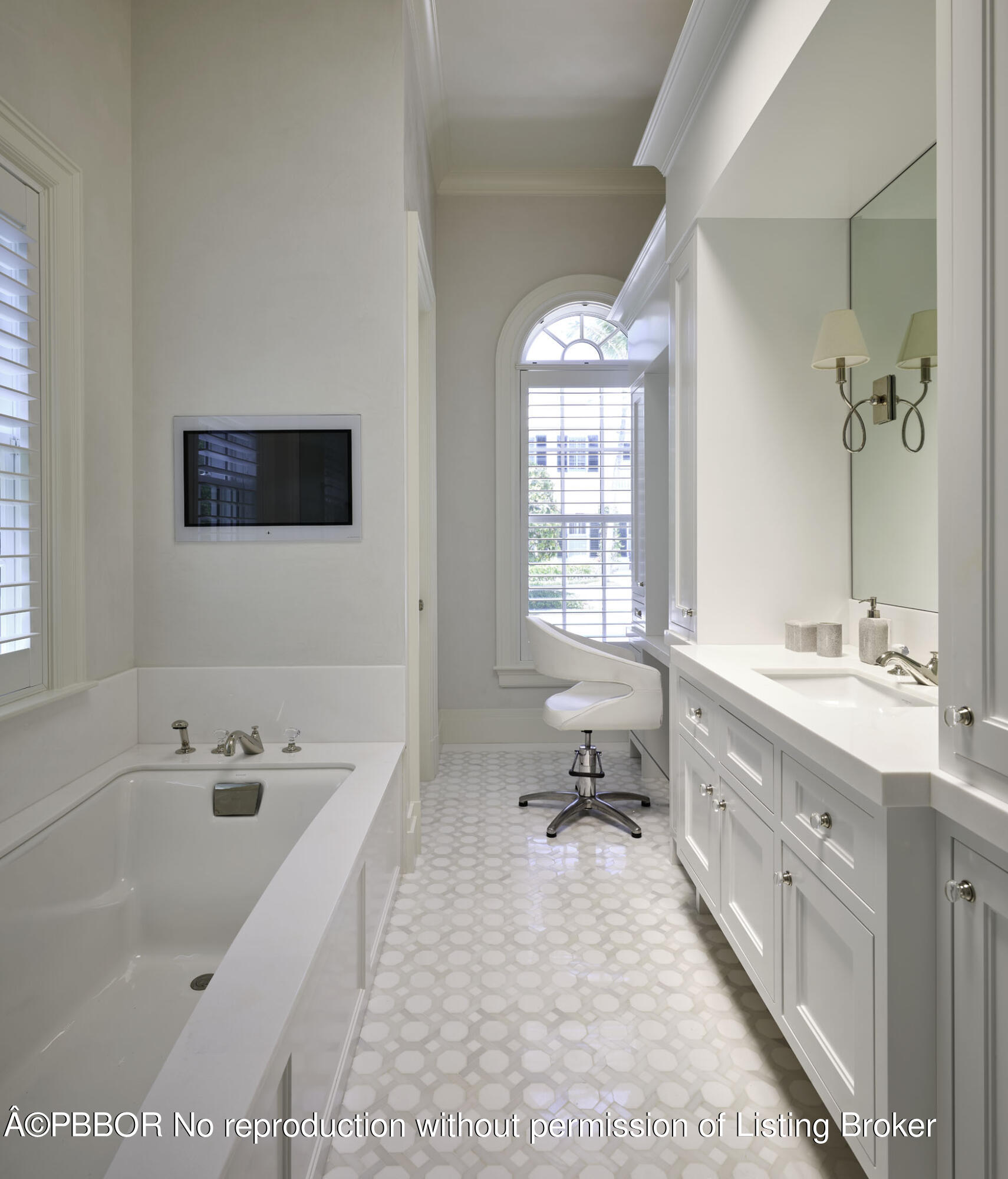 234 Eden Road Palm Beach, FL 33480 - Photo 13 of 40 20240509_PB_234Eden_010