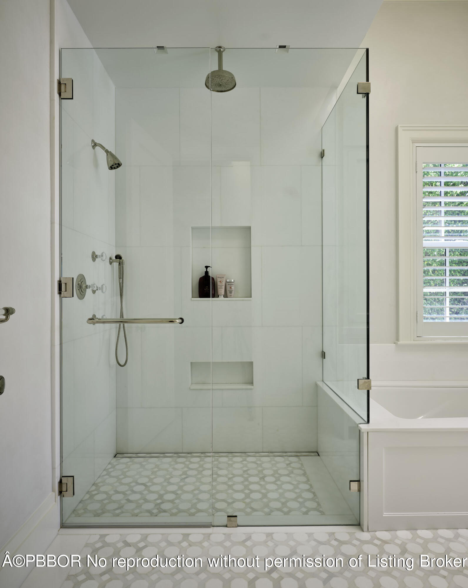 234 Eden Road Palm Beach, FL 33480 - Photo 14 of 40 20240509_PB_234Eden_011