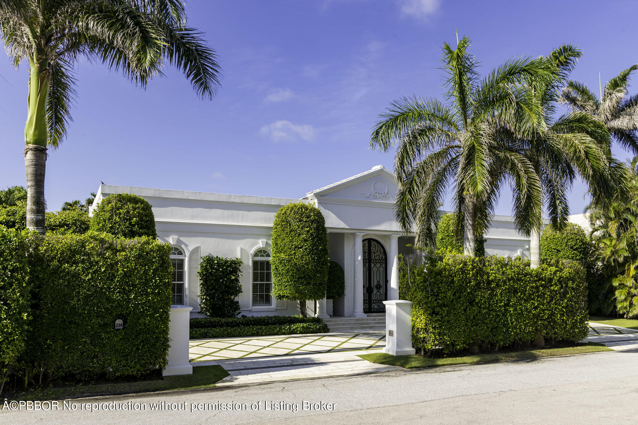 234 Eden Road Palm Beach, FL 33480 - Photo 3 of 40 20240509_PB_234Eden_025