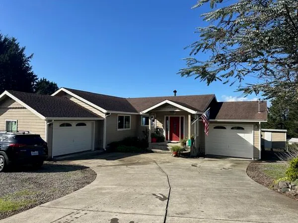 $450,000 | 336 Knob Hill Drive, Shelter Cove, CA 95589