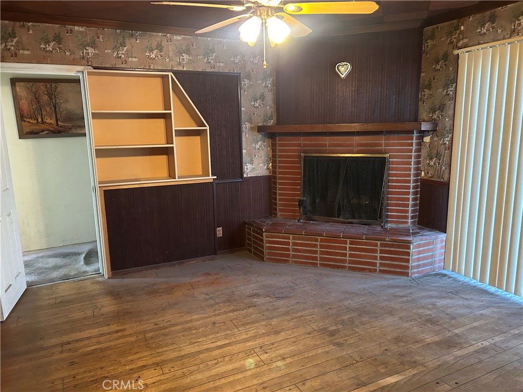 735 West 126th Street Los Angeles, CA 90044 - Photo 5 of 7 Den