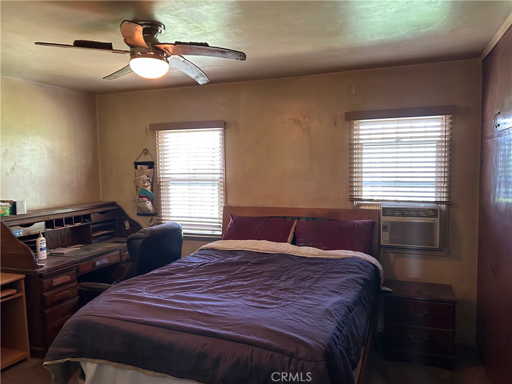 735 West 126th Street Los Angeles, CA 90044 - Photo 6 of 7 Primary Bedroom