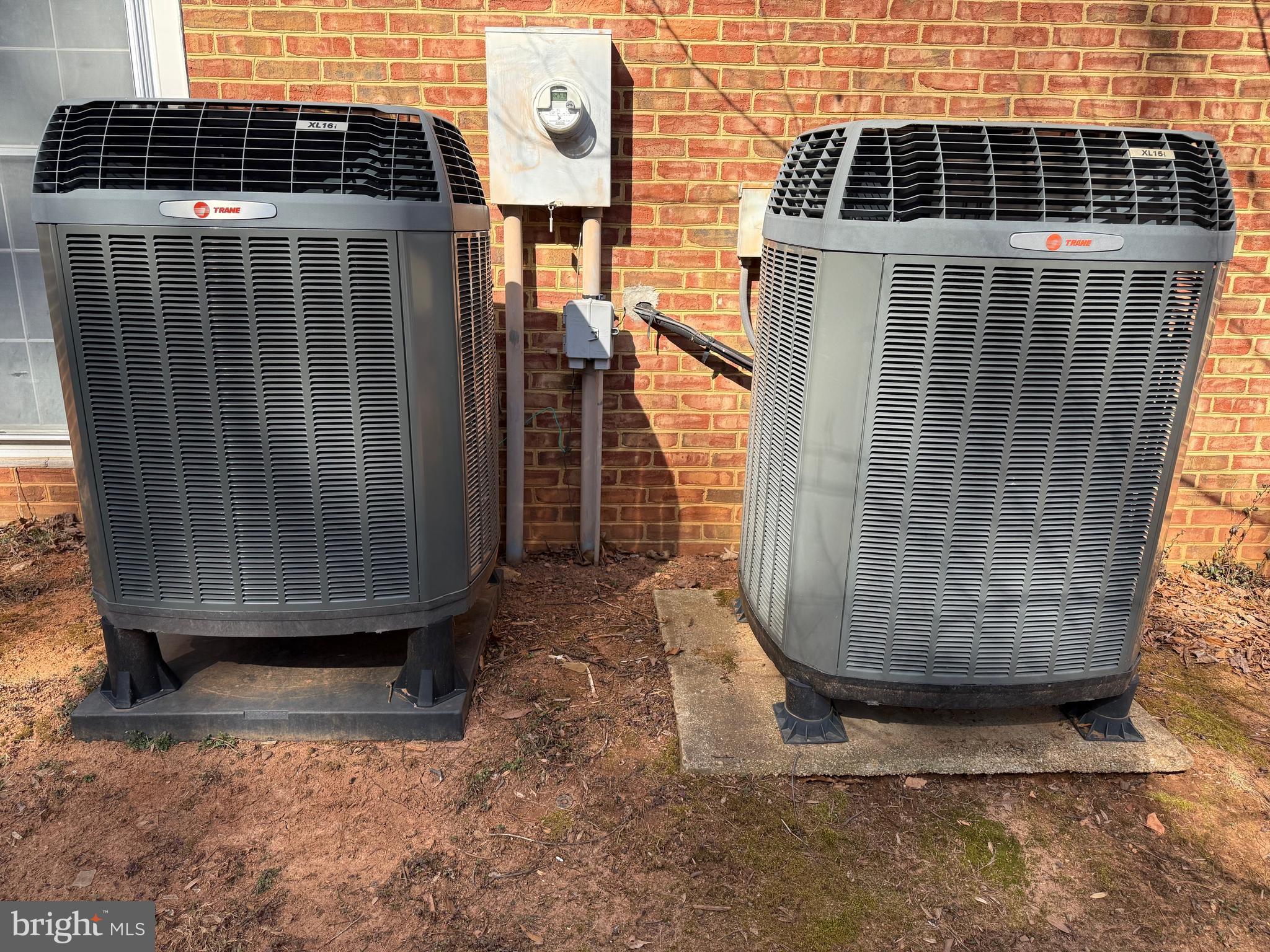 19389 Woods Road Culpeper, VA 22701 - Photo 7 of 7 a view of a building with a gate