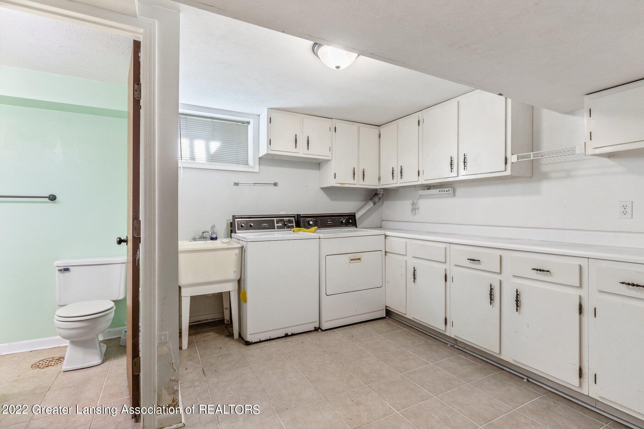 6527 Hilliard Road Lansing, MI 48911 - Photo 26 of 38 31-web-or-mls-0Z4A1552