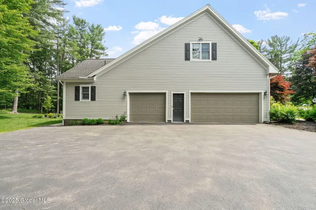 $1,049,000 | 428 Ridgehill Road, Guilderland, NY 12303