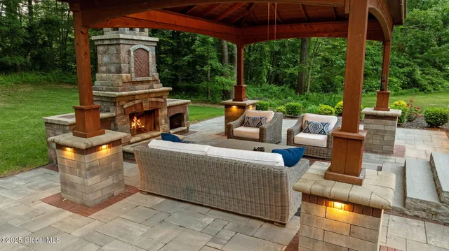 $1,049,000 | 428 Ridgehill Road, Guilderland, NY 12303