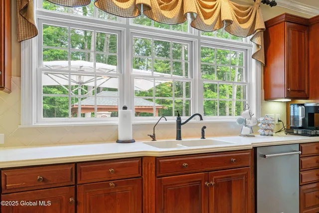 $1,049,000 | 428 Ridgehill Road, Guilderland, NY 12303