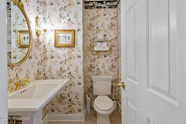 $1,049,000 | 428 Ridgehill Road, Guilderland, NY 12303