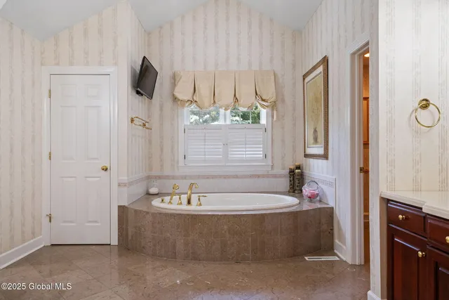 $1,049,000 | 428 Ridgehill Road, Guilderland, NY 12303