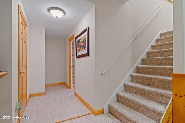 $1,049,000 | 428 Ridgehill Road, Guilderland, NY 12303