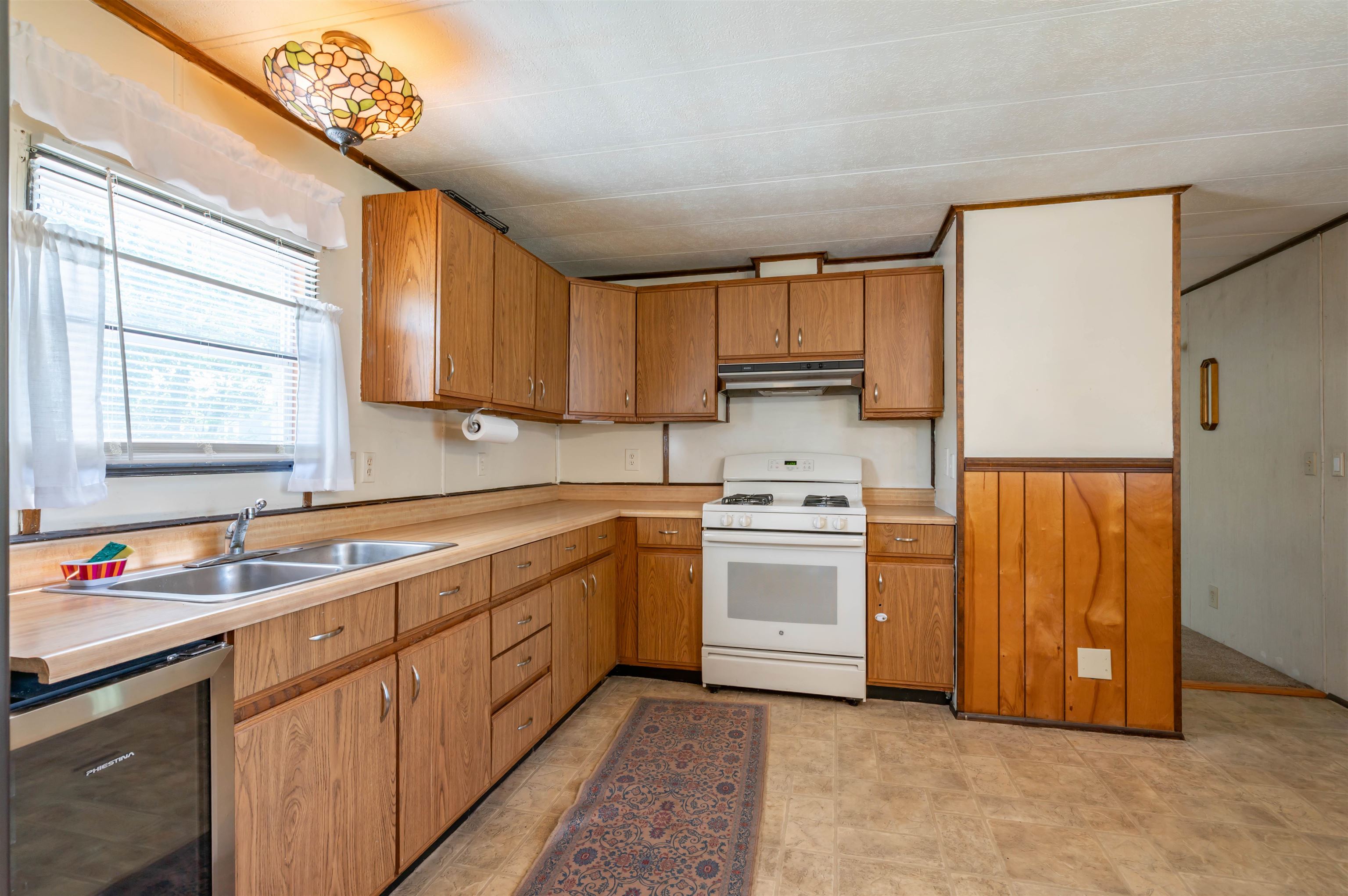 6 Embassy Avenue Hooksett, NH 03106 - Photo 11 of 40