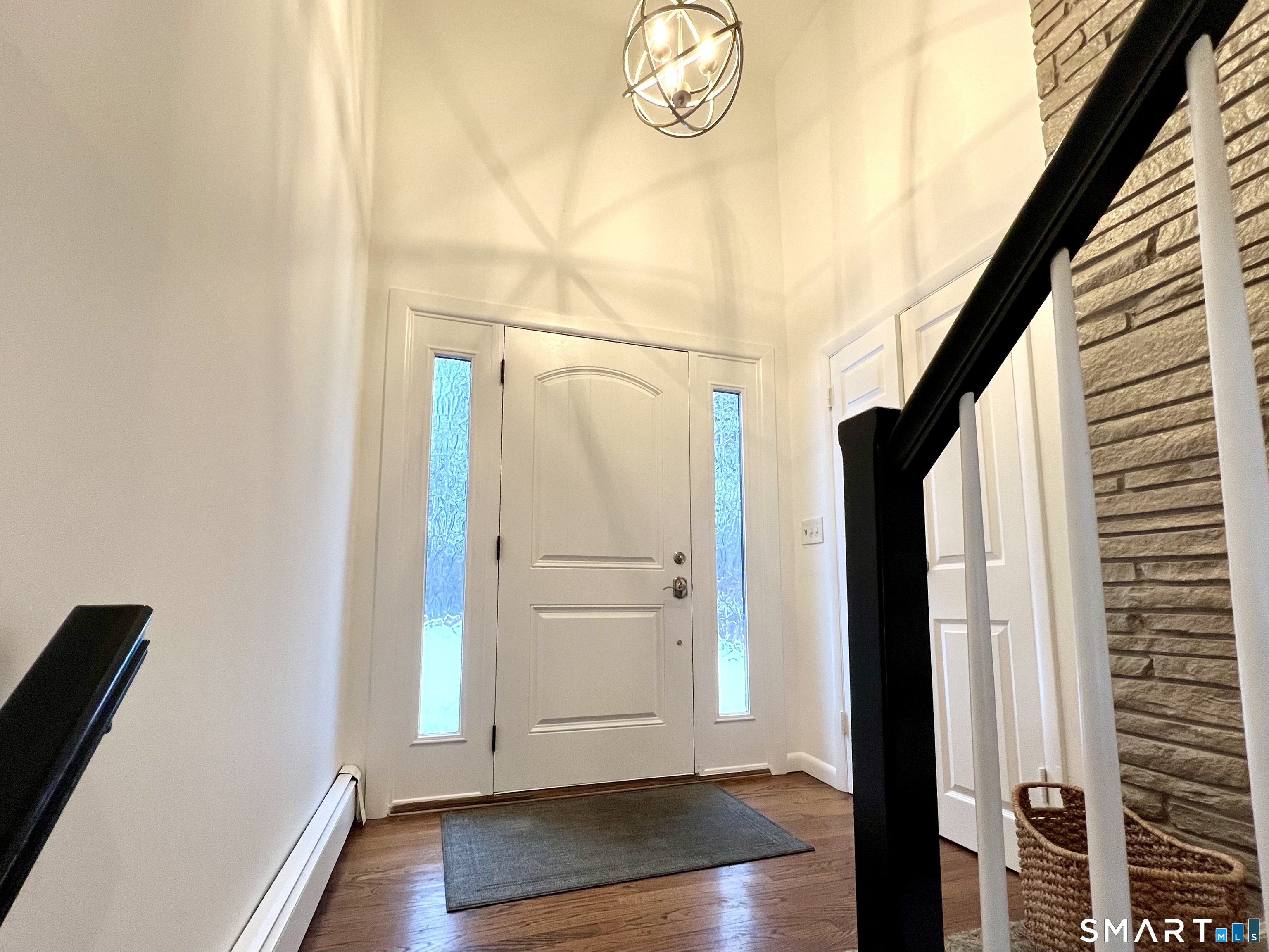 221 Catalpa Road Wilton, CT 06897 - Photo 4 of 39