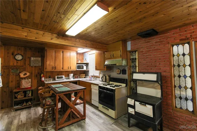 $1,650 | 43016 Sunset Drive, Big Bear Lake, CA 92315