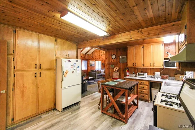 $1,650 | 43016 Sunset Drive, Big Bear Lake, CA 92315