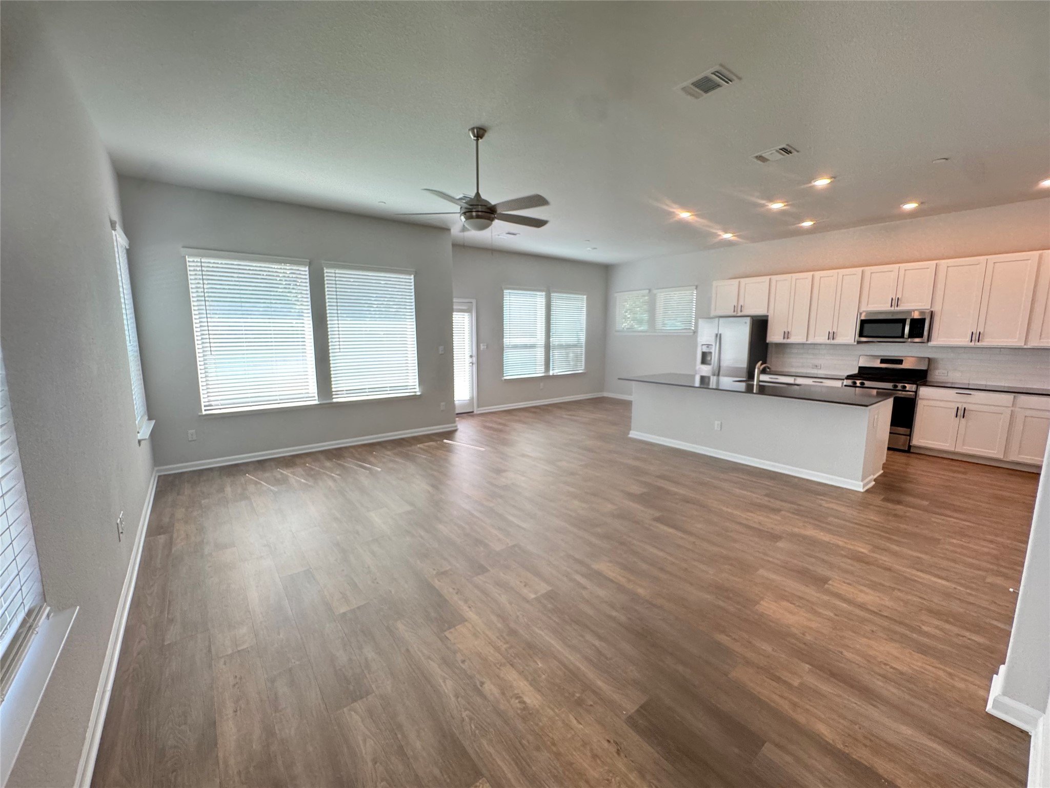 3000 Chisholm Trail Road, Unit 35 Round Rock, TX 78681 - Photo 3 of 28 Gallery Image 3