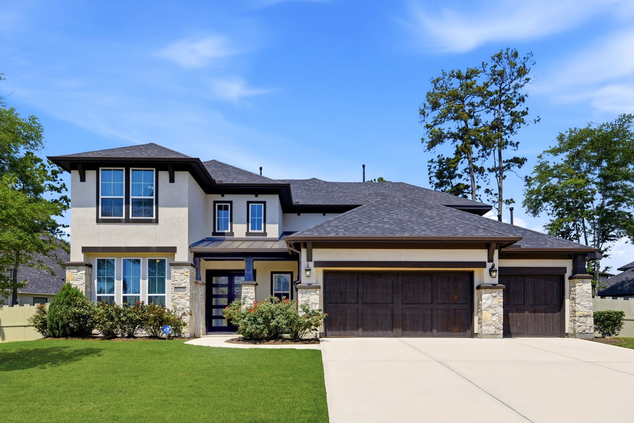 10062 South Goshawk Trail Conroe, TX 77385 - Photo 2 of 43 a front view of a house with a garden