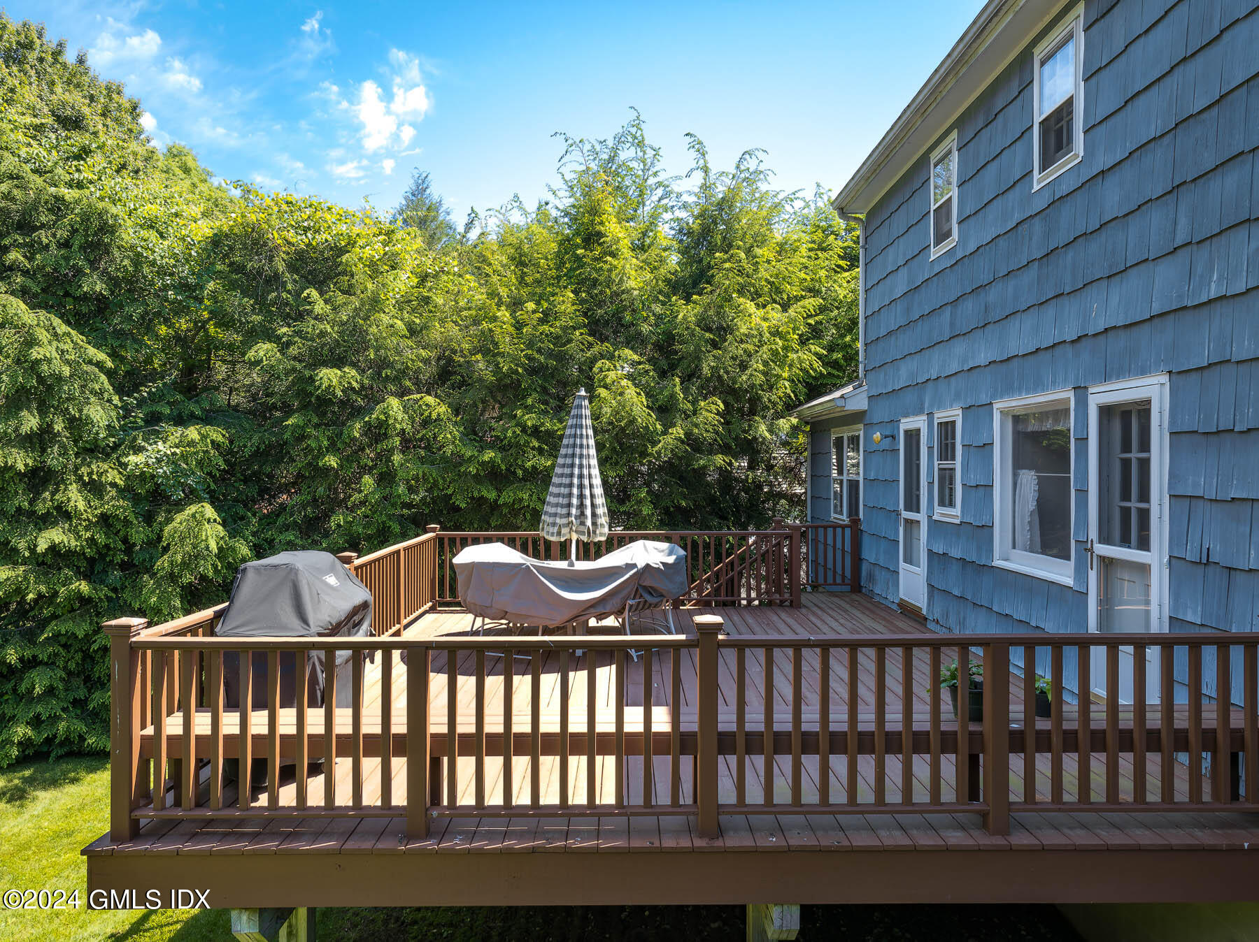 5 Rainbow Drive Riverside, CT 06878 - Photo 3 of 19 5 Rainbow Dr 16 - WEB