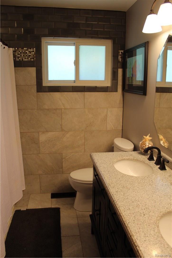 4321 Rurik Drive Howell, MI 48843 - Photo 9 of 12 Full bath