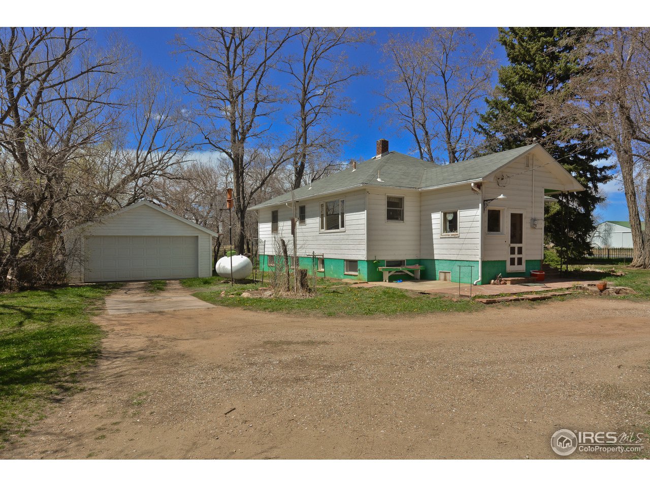 6412 Hygiene Road Longmont, CO 80503 - Photo 14 of 28 two car attached garage