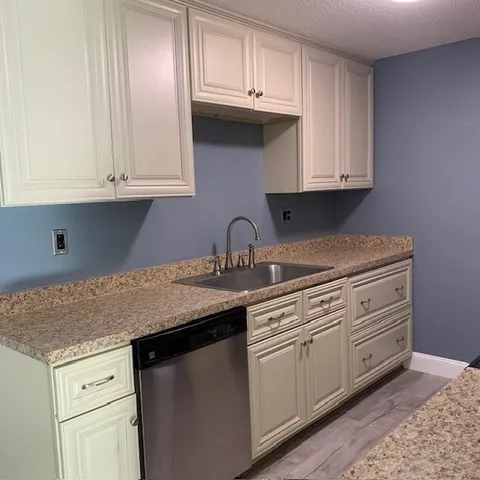 $1,900 | 512 Abbott Farm Lane, Hudson, NH 03051