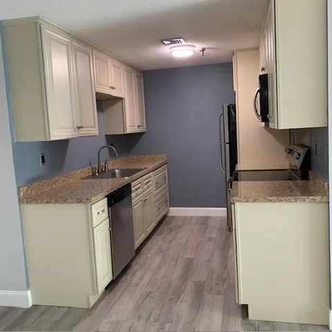 $1,900 | 512 Abbott Farm Lane, Hudson, NH 03051