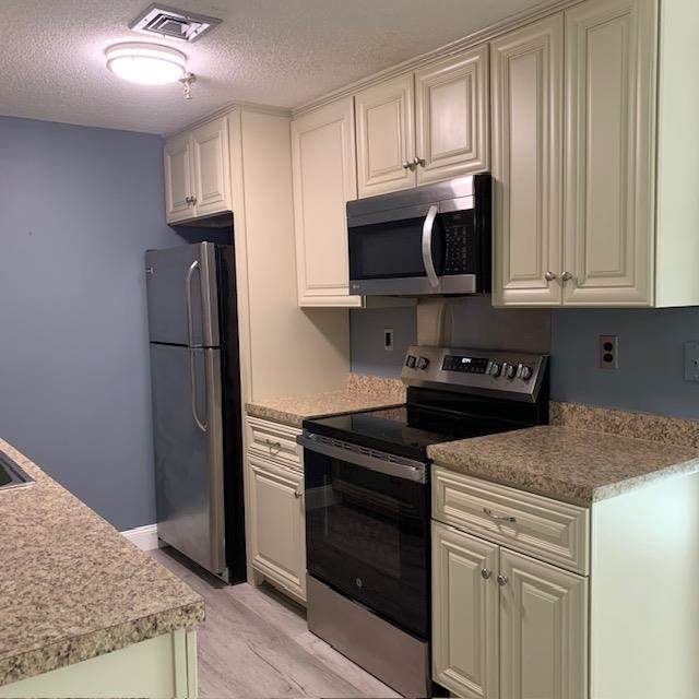 512 Abbott Farm Lane Hudson, NH 03051 - Photo 4 of 14