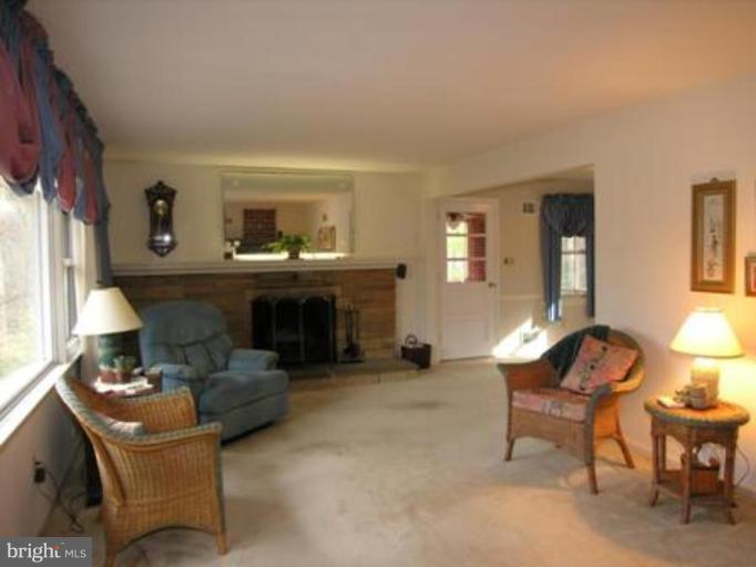 508 Rockford Road Silver Spring, MD 20902 - Photo 3 of 25 Living Room