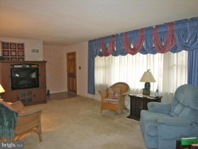 508 Rockford Road Silver Spring, MD 20902 - Photo 4 of 25 Living Room #2