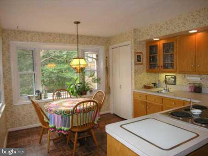 508 Rockford Road Silver Spring, MD 20902 - Photo 9 of 25 Breakfast Area