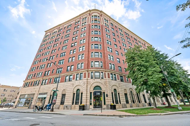$1,350 | 7100 South South Shore Drive, Unit 715, Chicago, IL 60649