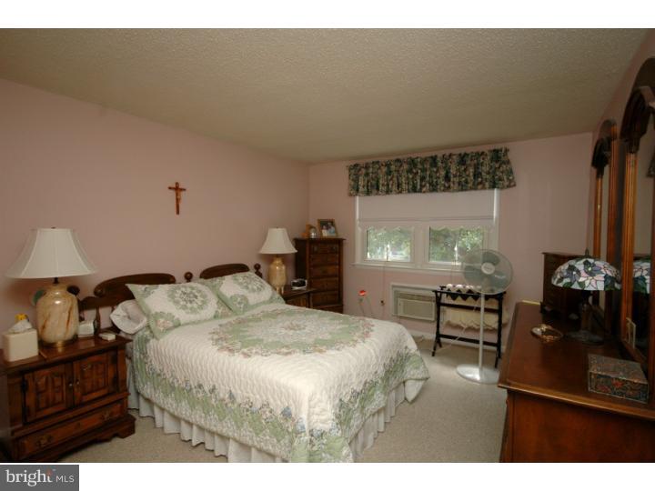 17 C Sunnybrook Road Stratford, NJ 08084 - Photo 13 of 20 Bedroom - Main
