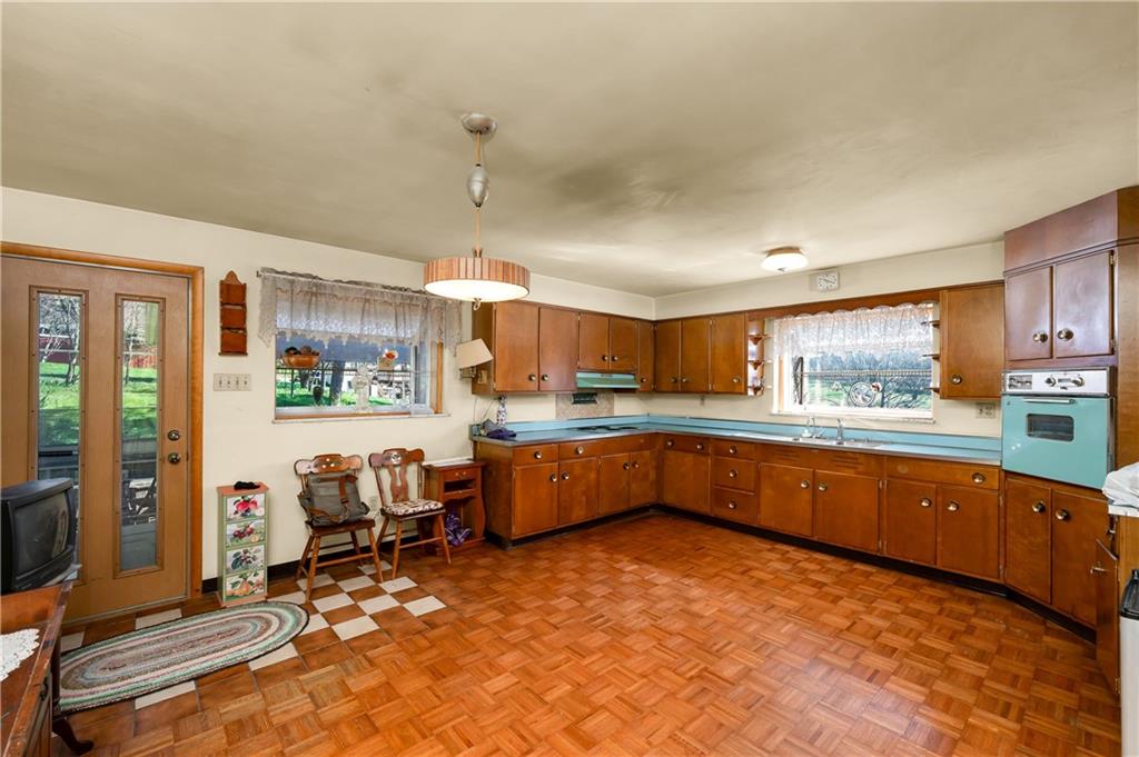349 Dinnerbell Road Butler, PA 16002 - Photo 6 of 30