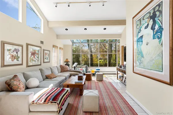 $1,950,000 | 1360 Boxwood Drive West, Hewlett, NY 11557
