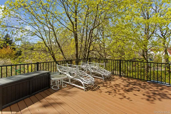 $1,950,000 | 1360 Boxwood Drive West, Hewlett, NY 11557