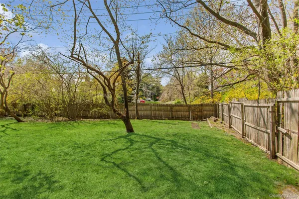 $1,950,000 | 1360 Boxwood Drive West, Hewlett, NY 11557