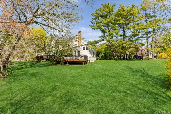 $1,950,000 | 1360 Boxwood Drive West, Hewlett, NY 11557
