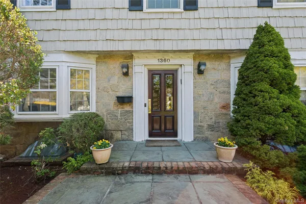 $1,950,000 | 1360 Boxwood Drive West, Hewlett, NY 11557