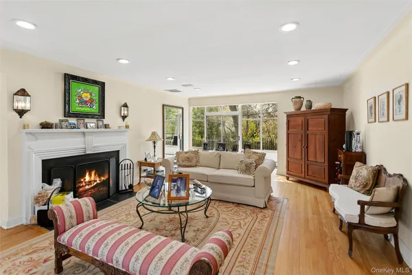 $1,950,000 | 1360 Boxwood Drive West, Hewlett, NY 11557