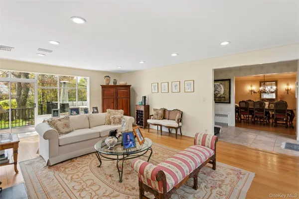 $1,950,000 | 1360 Boxwood Drive West, Hewlett, NY 11557