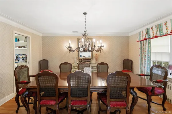 $1,950,000 | 1360 Boxwood Drive West, Hewlett, NY 11557