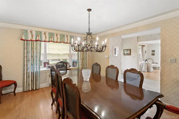$1,950,000 | 1360 Boxwood Drive West, Hewlett, NY 11557