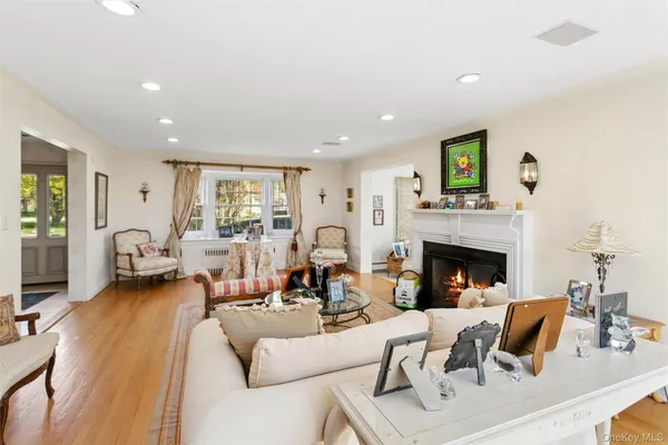 $1,950,000 | 1360 Boxwood Drive West, Hewlett, NY 11557