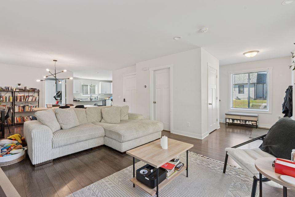 2084 Reaney Avenue East St. Paul, MN 55119 - Photo 6 of 23