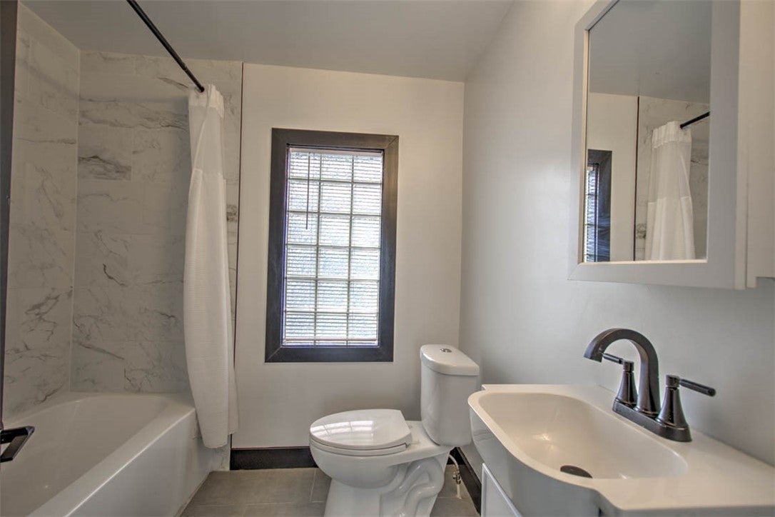 2325 East William Street Decatur, IL 62521 - Photo 16 of 19 Gallery Image 16