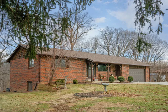 a view of a house with a yard