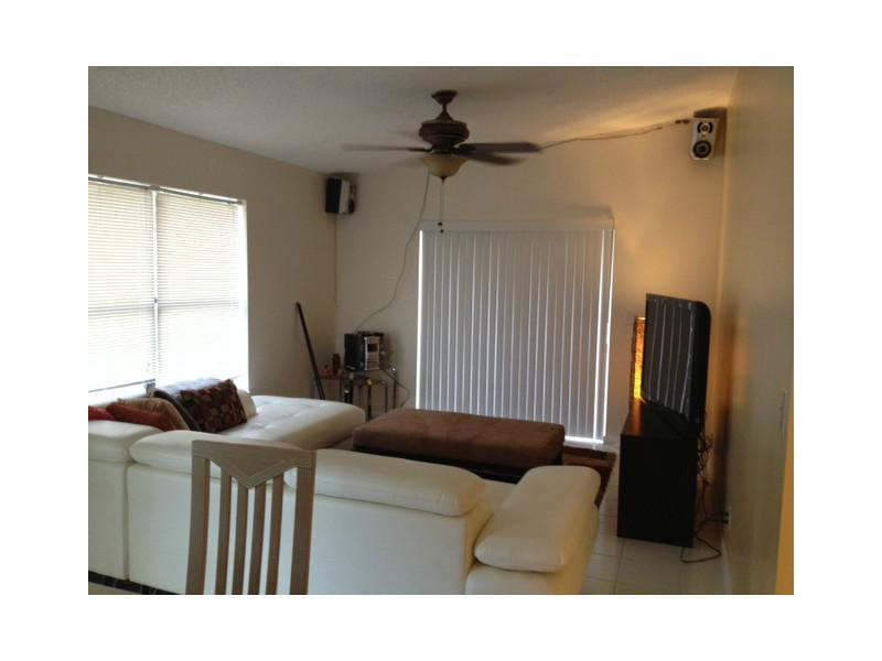 3370 Beau Rivage Drive, Unit 1R Pompano Beach, FL 33064 - Photo 3 of 13 Living Room